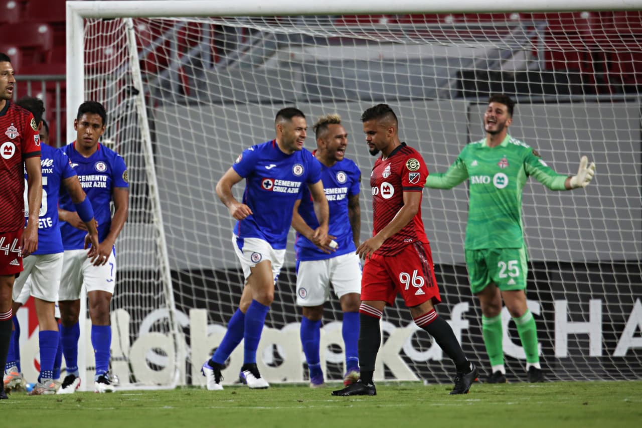 En apenas 3 minutos, Cruz Azul se puso adelante con un golazo de Brayan Angulo para meter presión como eequipo visitante.