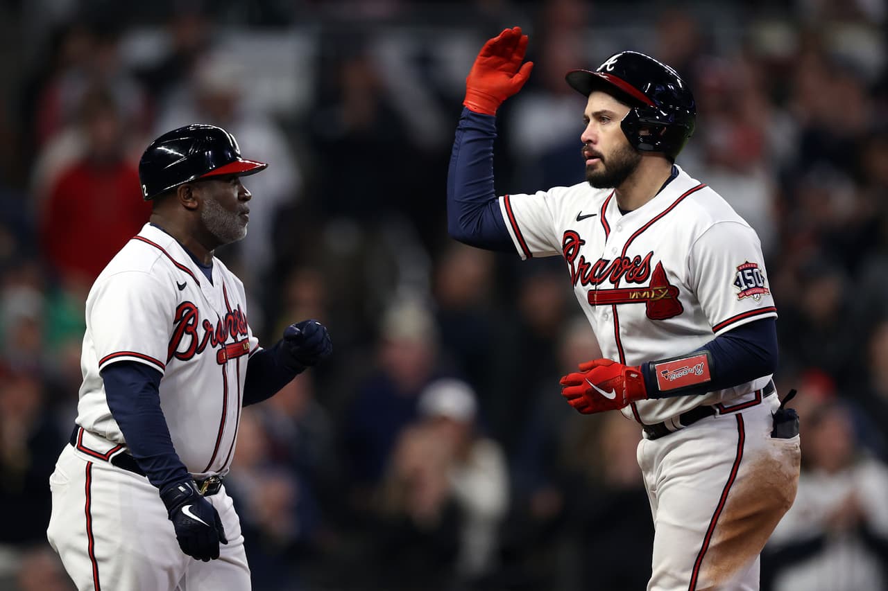 Los Astros lograron una remontada para ganar el quinto juego de la Serie Mundial con lo que evitaron que Atlanta se coronara ante su gente.