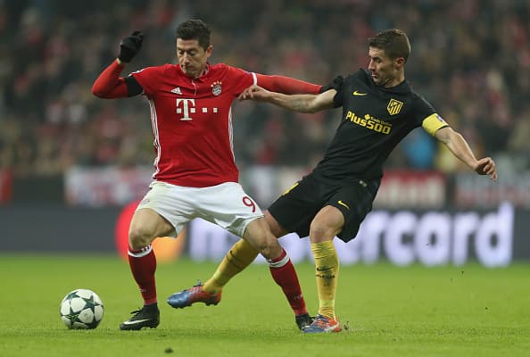 MUNICH, GERMANY - DECEMBER 06: Robert Lewandowski (L) of FC Bayern Muenchen fights for the ball with Gabi of Club Atletico de Madrid during the UEFA Champions League match between FC Bayern Muenchen and Club Atletico de Madrid at Allianz Arena on December 6, 2016 in Munich, Bavaria. (Photo by A. Beier/Getty Images for FC Bayern )
