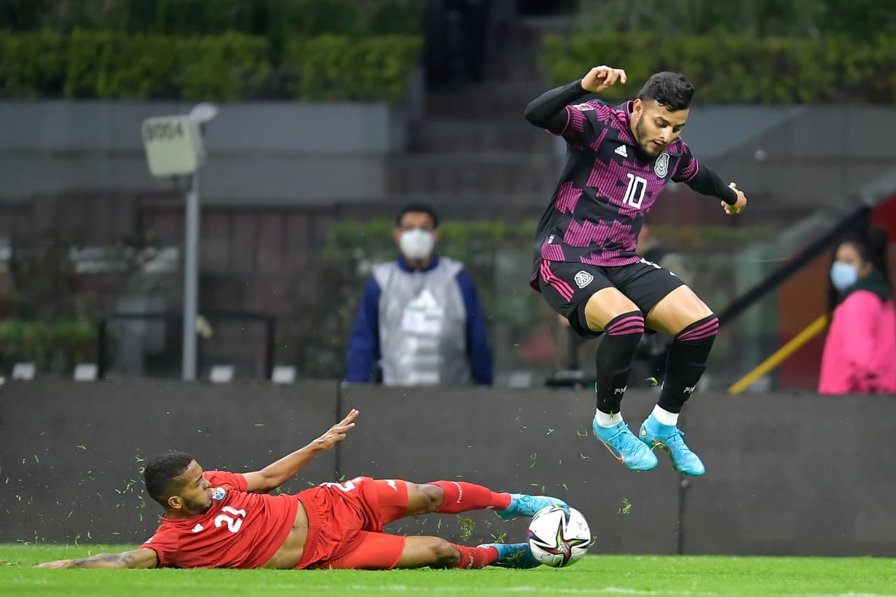 Raúl Alonso Jiménez anota desde los aonce pasos, le da la victoria a México 1-0 seobre Panamá y supera a Hugo Sánchez en la table de los goleadores históricos de la selección.