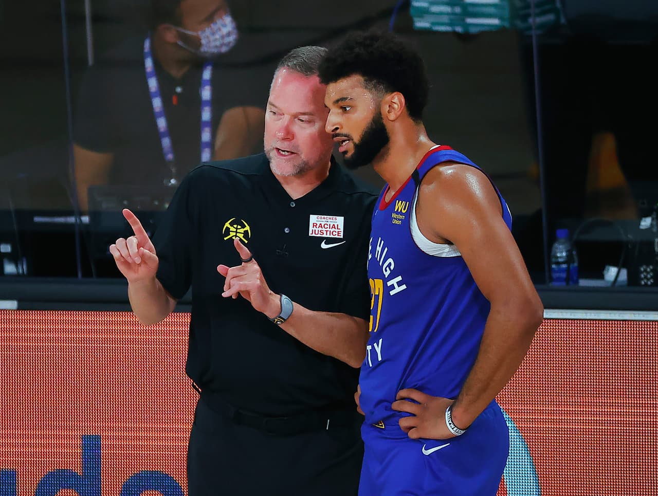 Sus números en los Playoffs: 34 puntos de media, 58% en tiros de campo y 57% en triples.