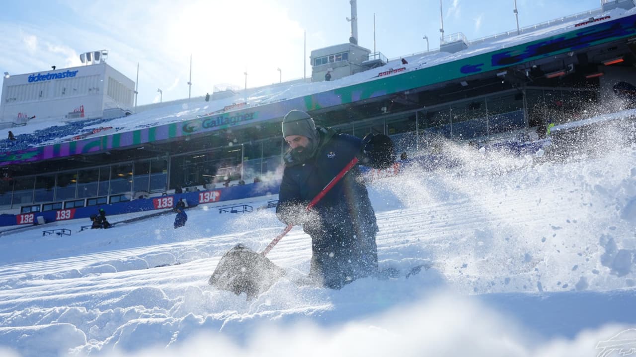 A 2 horas estadio de Bills sigue cubierto de nieve