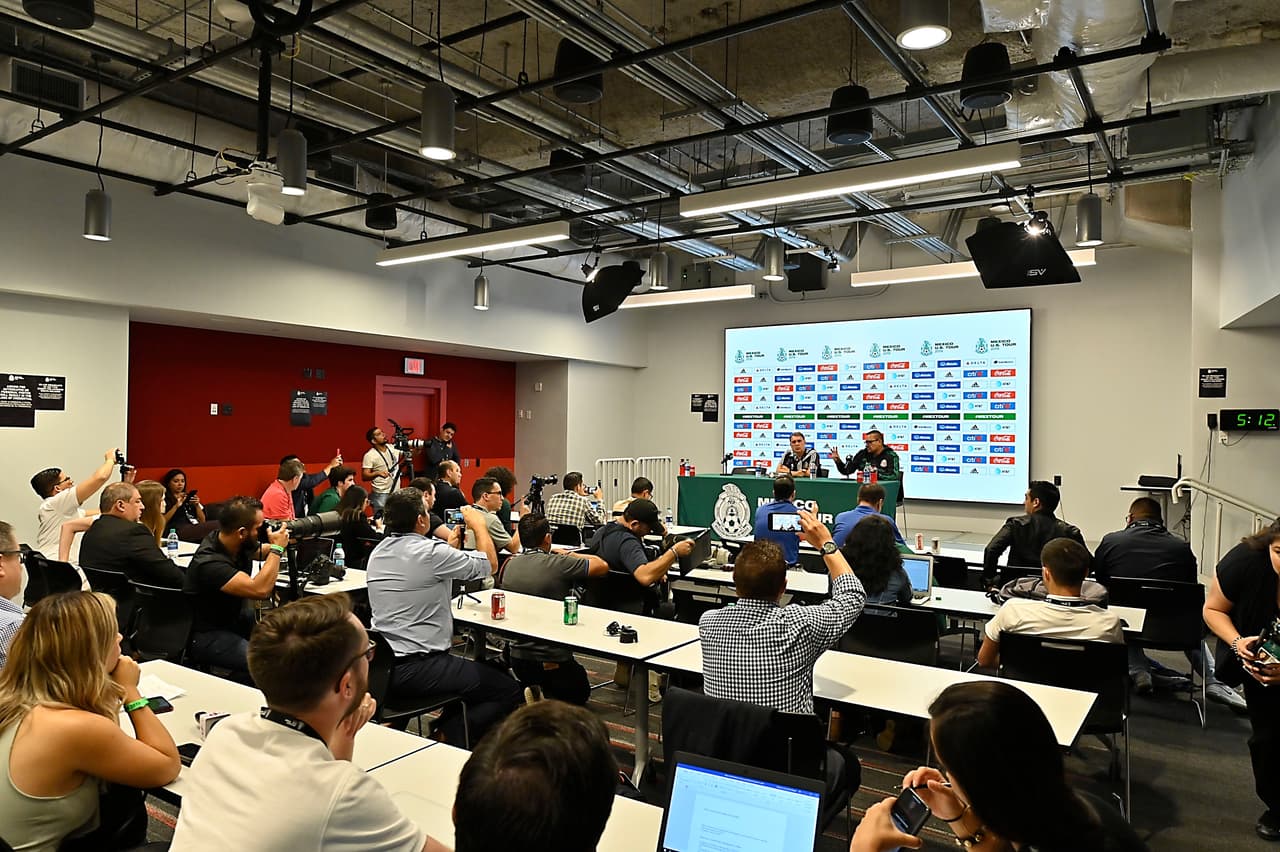 El entrenador de la Selección de México, el argentino Gerardo 'Tata' Martino, conversó esta tarde en Atlanta con la prensa de cara a su partido de preparación contra Venezuela y dando detalles de cómo su lista final para la edición 2019 de la Copa Oro está quedando diseñada. Así reaccionó el técnico del Tri.