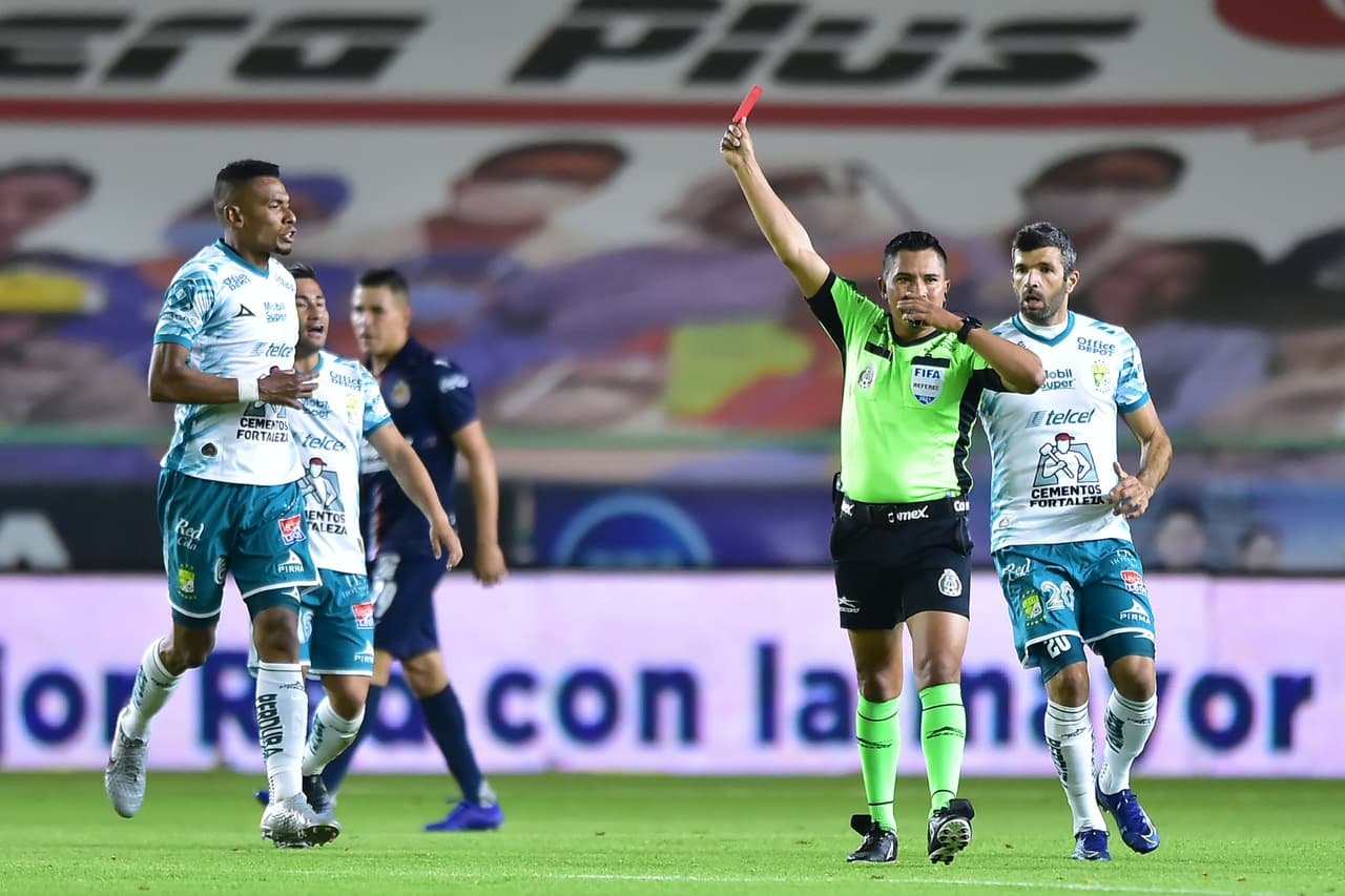 Con goles de Jesús Sánchez, José Macías y Alejandro Mayorga, Chivas vence 1-3 a León de visita y se adueña de los puntos. Chivas avanza hasta la posición número 11 y León se queda en el sótano con la quinceava plaza con cuatro unidades.