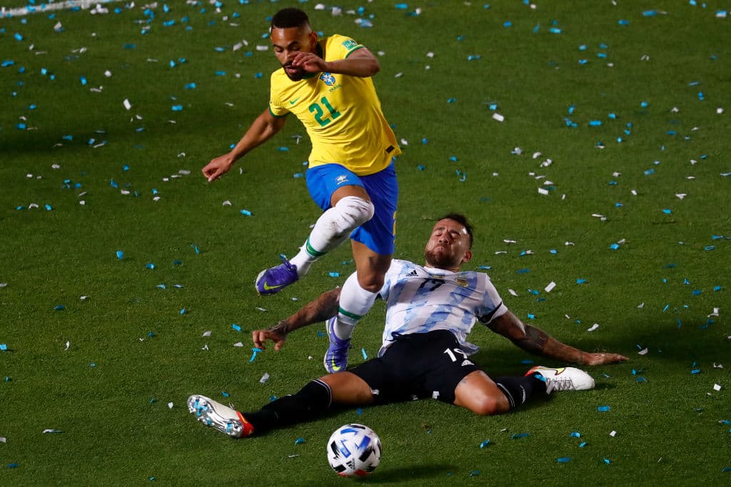 Argentina no logra demostrar su futbol en casa y Brasil se queda a centímetros de robarles los piuntos en el empate 0-0.