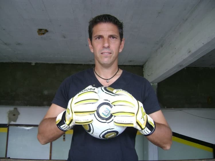 Portero: César Monasterio (Argentina)