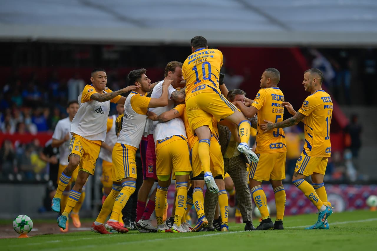 Tigres aprovechó las tímidas intenciones ofensivas de Cruz Azul y se puso en ventaja, la Máquina celeste intentó reaccionar en el segundo tiempo pero no le alcanzó para emparejar y el equipo del Piojo se llevó la ventaja.