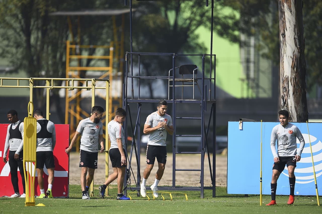 Los jugadores dejan su mejor esfuerzo en la preparación en Coapa para su choque contra Pumas.