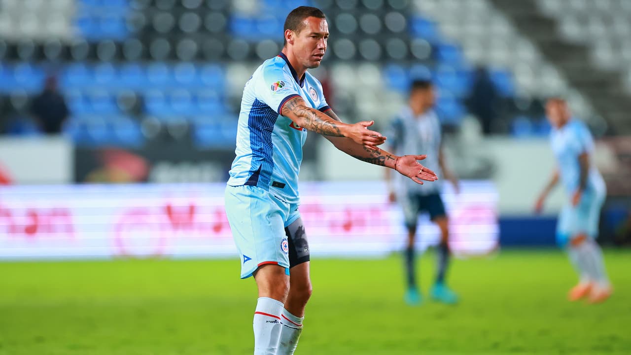 Jesús Dueñas le reclama a Cruz Azul el maltrato como futbolista