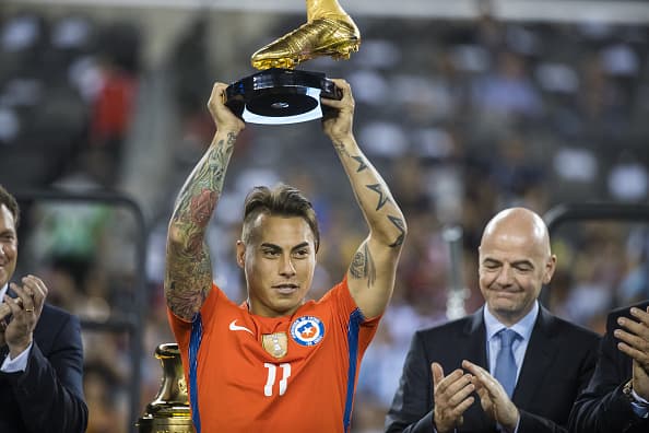 Cruz Azul y América buscarían los servicios de Eduardo Vargas