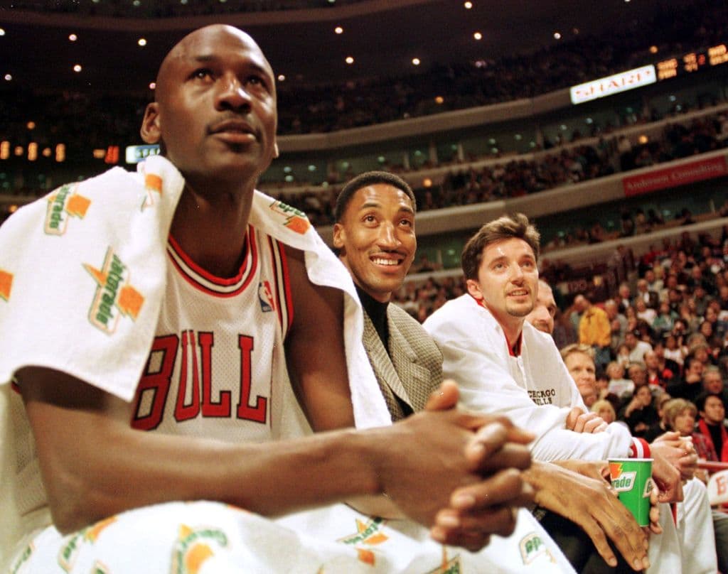 Jordan compartió cancha con Scottie Pippen, B.J. Armstrong, Steve Kerr, Toni Kukoc, Pete Myers y Bill Wennington.