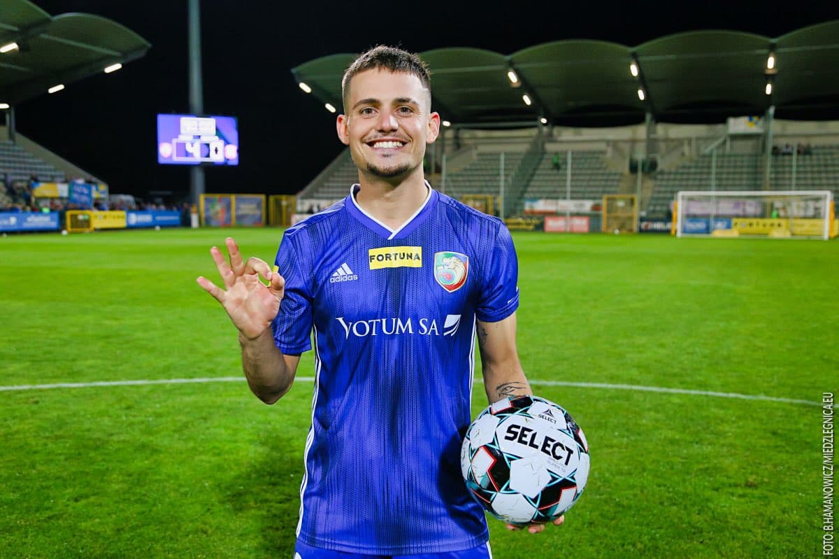 El futbolista ya aparece en sus redes sociales como ‘Goku Román’ luego de sentirse identificado con el personaje.