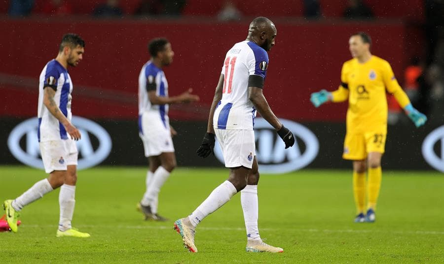 Jesús Corona jugó los 90, pero no pudo evitar la derrota del Porto con el Leverkusen, 2-1 en Alemania.