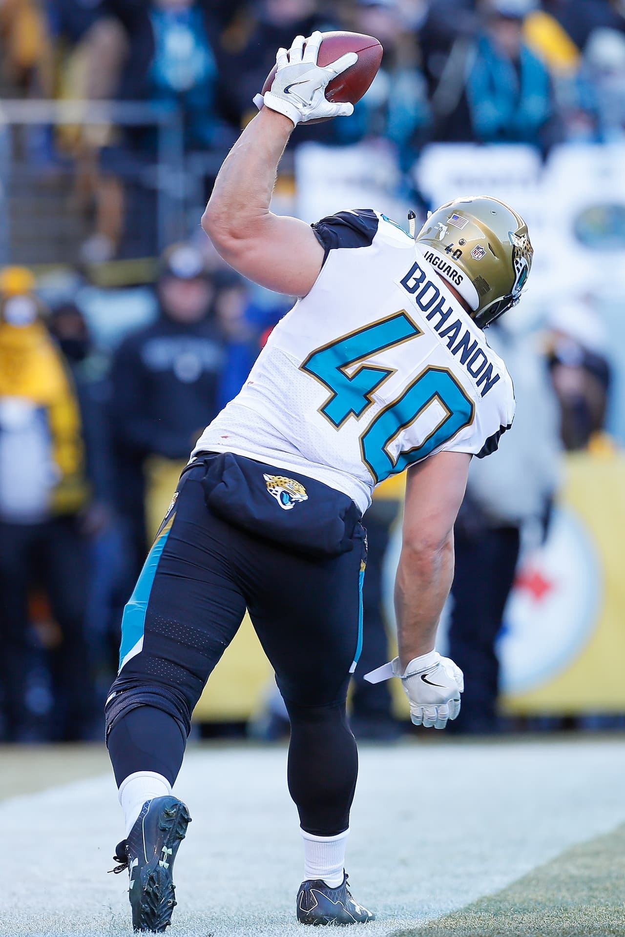 Tommy Bohanon de discreto partido, sólo tuvo una recepción, pero esta fue en las diagonales para conseguir una anotación de 14 yardas.