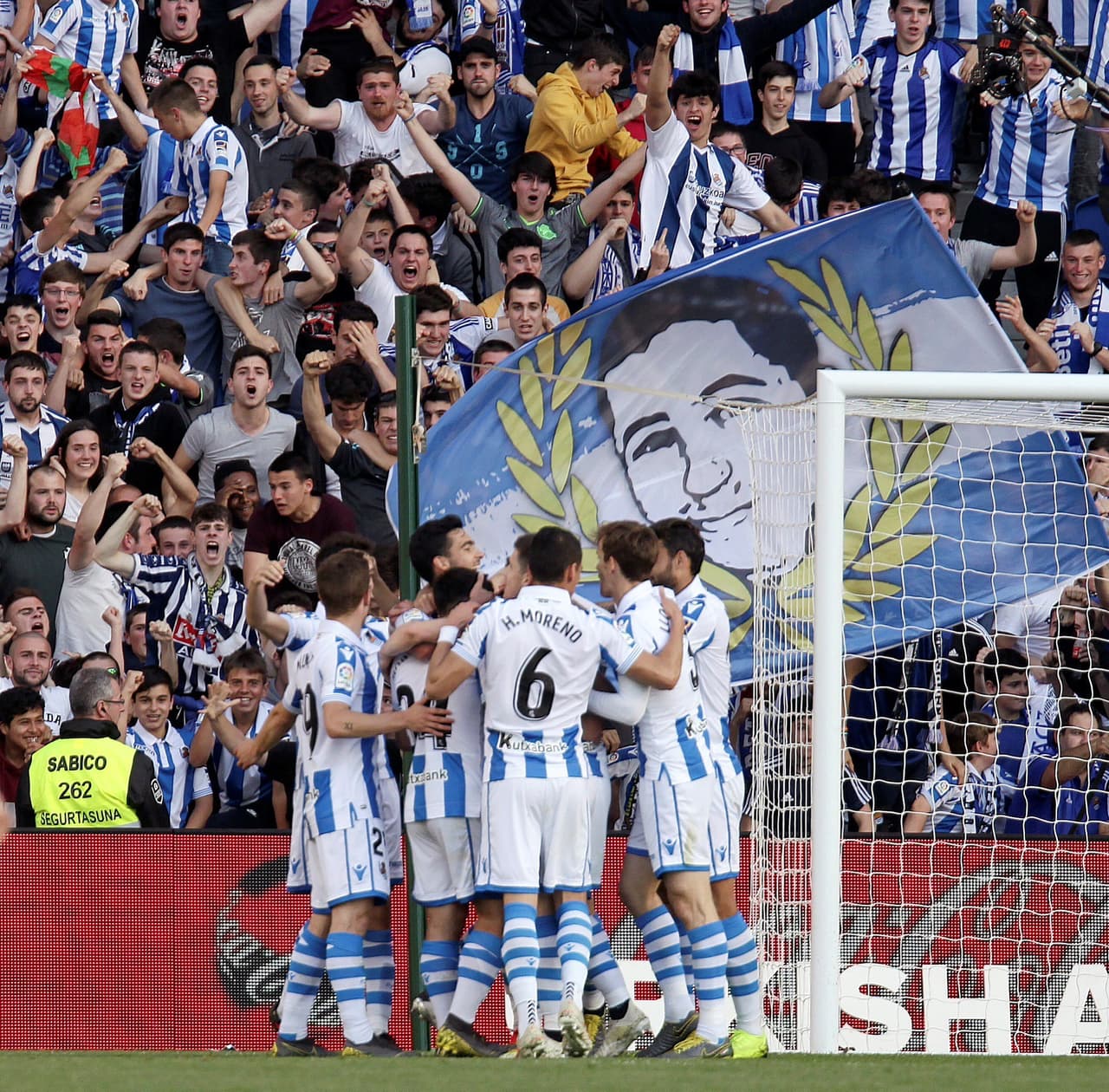 Lo cierto es que la fiesta fue de Real Sociedad con su victoria 3-1 contra Real Madrid en la Jornada 37 de la Liga de España, con el mexicano Héctor Moreno en cancha en el Estadio Municipal de Anoeta.