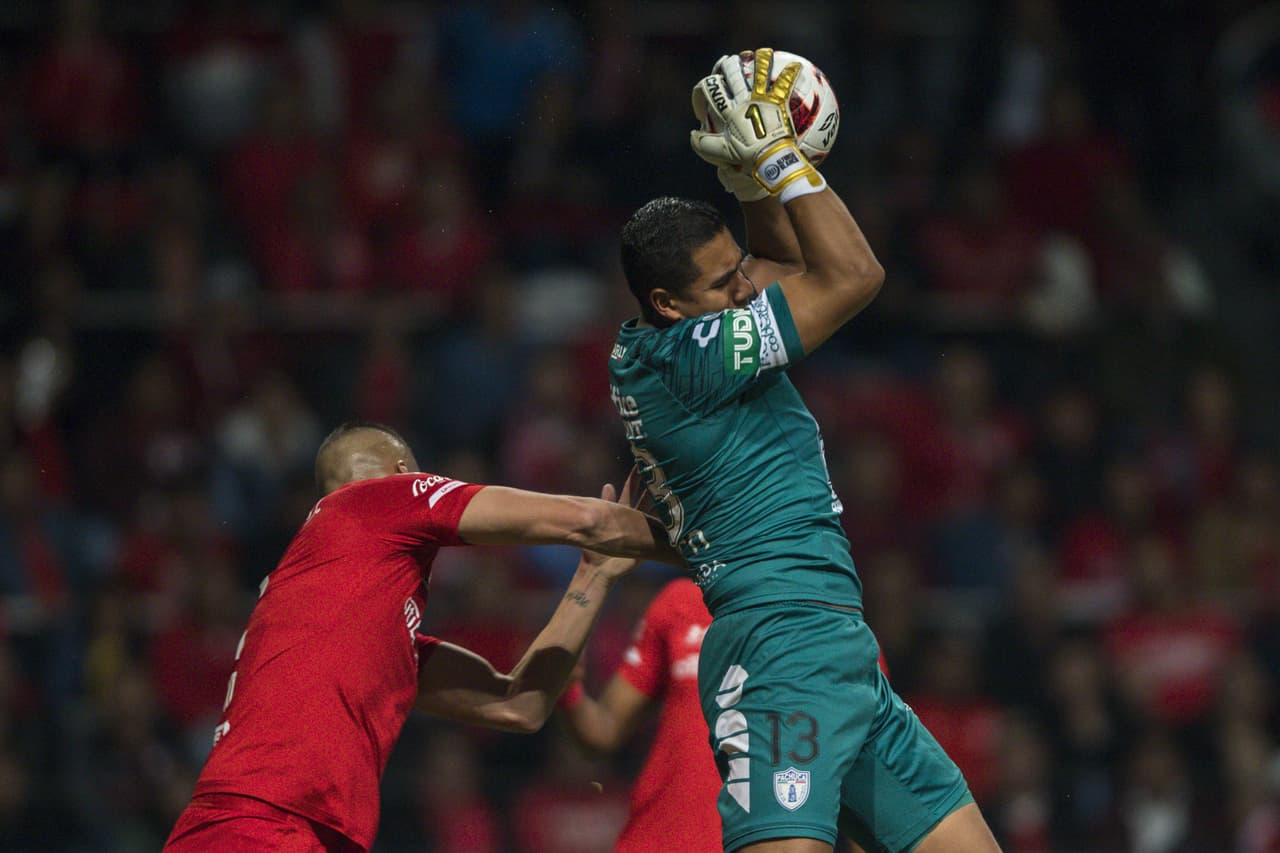 Toluca arranca fuerte el segundo tiempo y Pachuca comienza a perder la posesión del esférico.