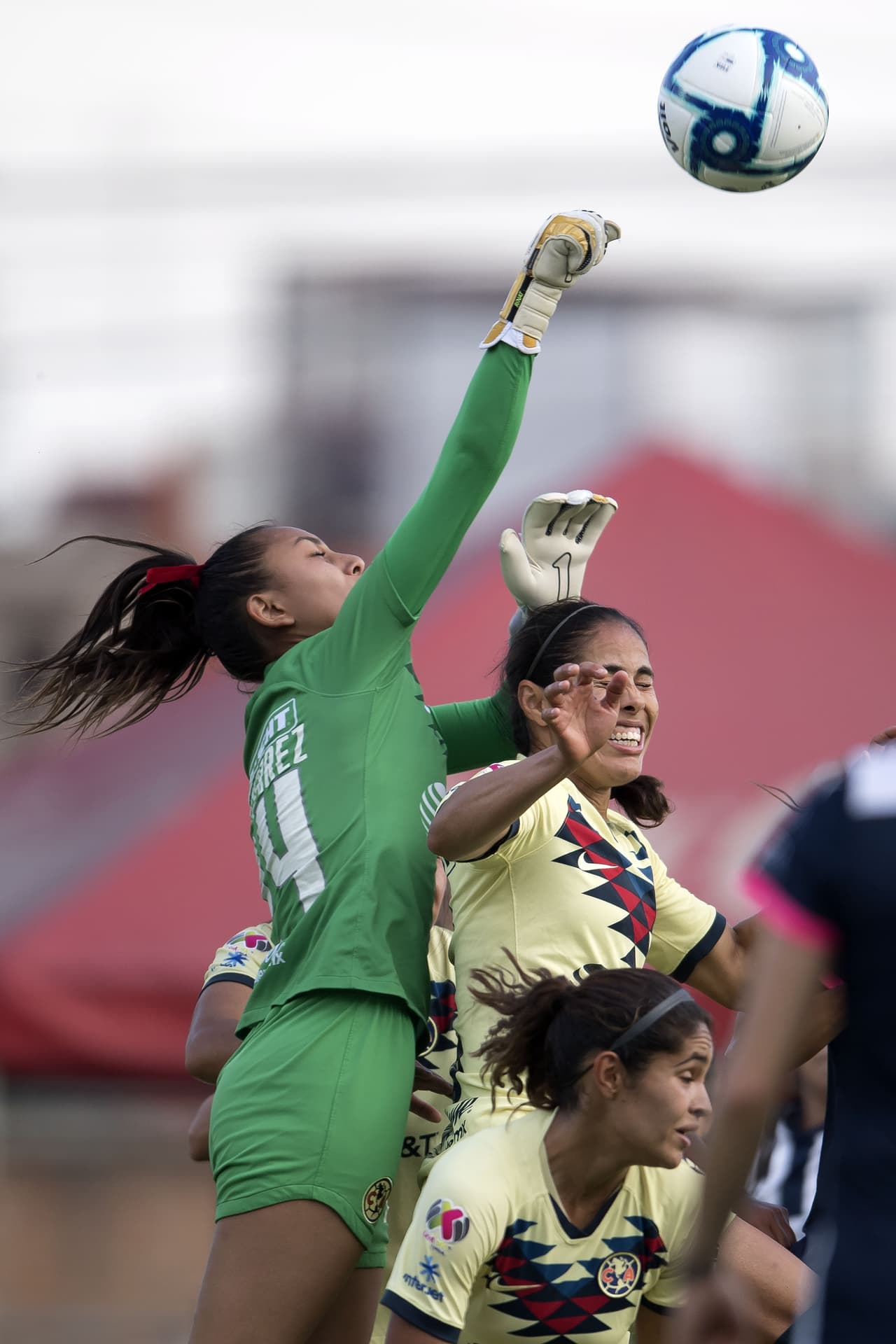 Con goles de Aylin Avilez y Marcela Valera, Monterrey rescata el empate luego de ir abajo en el marcor 2-0.