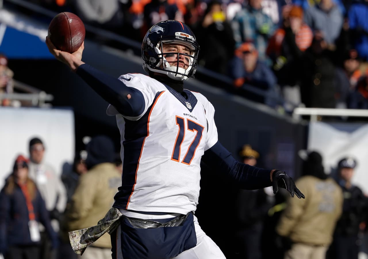 9. BROCK OSWEILER - Tomó el lugar de la leyenda Peyton Manning y no lo hizo mal. Contra Chicago completó 20 de 27 para 250 yardas con 2 pases de touchdown, sin intercepciones, evitó los errores y eso era crucial. Si se mantiene jugando bien ¿Regresará Peyton Manning de titular?