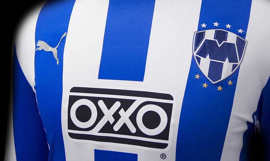 Rayados de Monterrey presentó una edición especial retro de cuello redondo y manga, limitada en piezas pues sólo salieron 2019 a la venta.