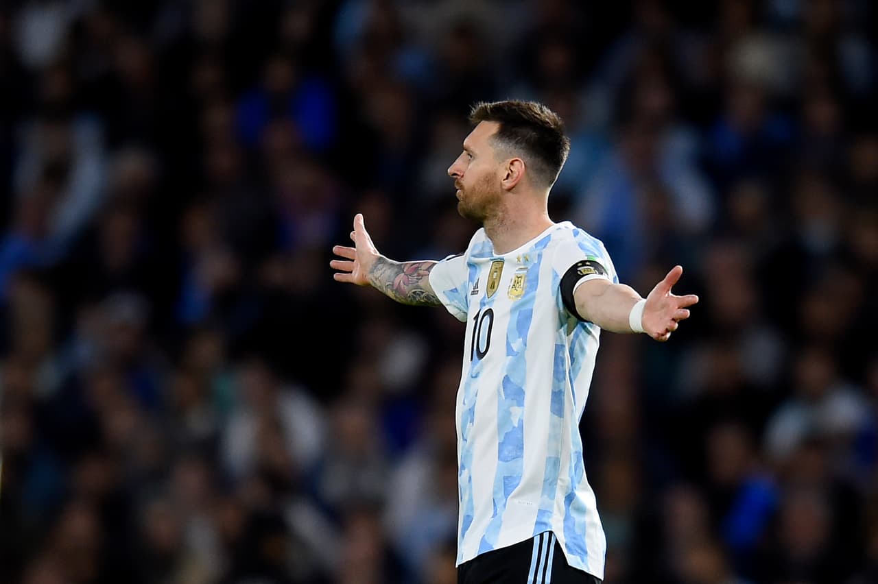 Lio Messi arrancó de titular y fue pieza fundamental para impulsar el ataque de la Albiceleste. El 10 no podía irse sin anotar y lo logró hasta el 82' con la suerte que acompaña a los grandes para concretar la goleada.