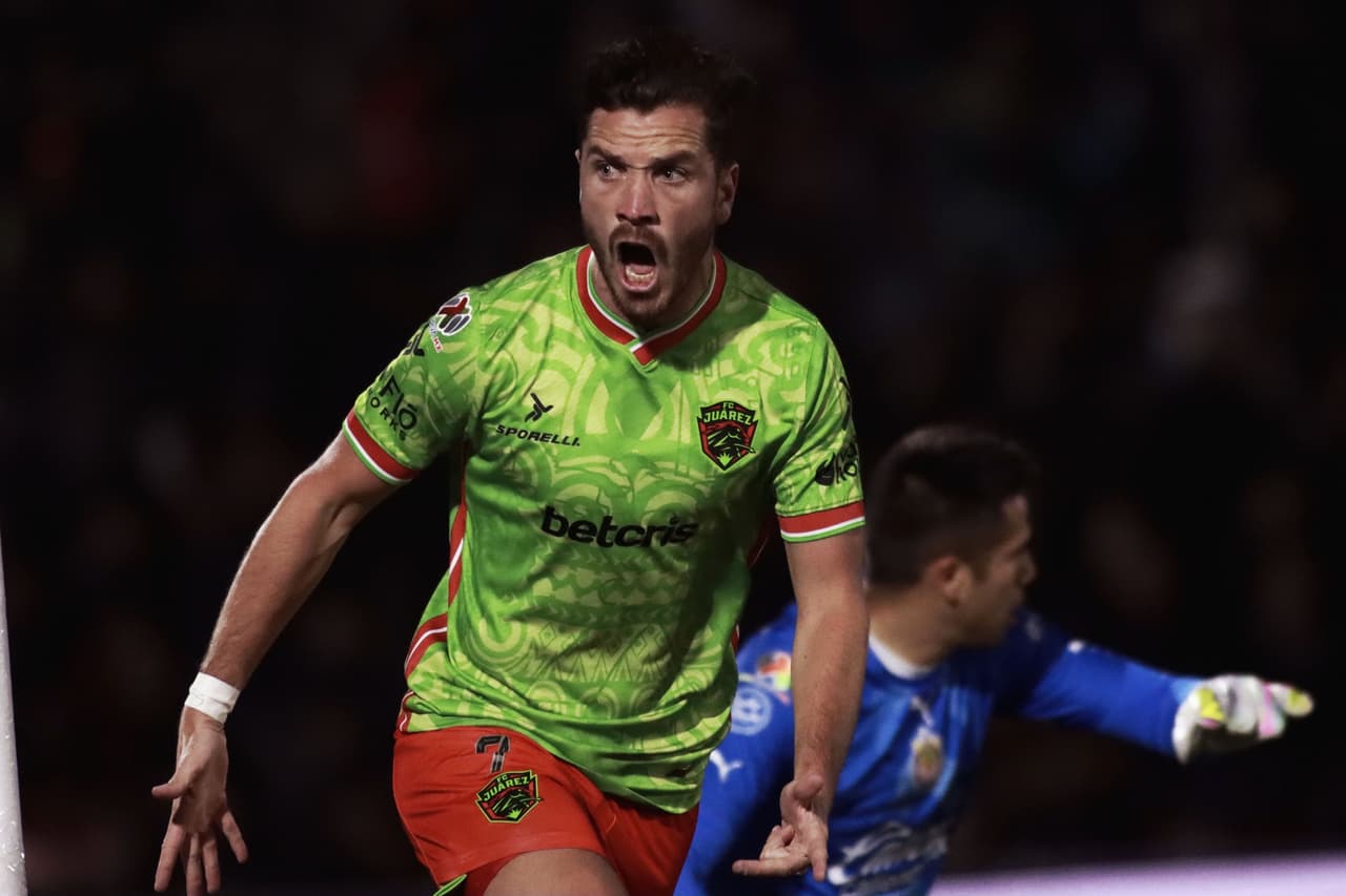 Chivas derrota a Bravos con goles de Víctor Guzmán y Carlos Cisneros para mantenerse invicto como visitante en el Clausura 2023 de la Liga MX.