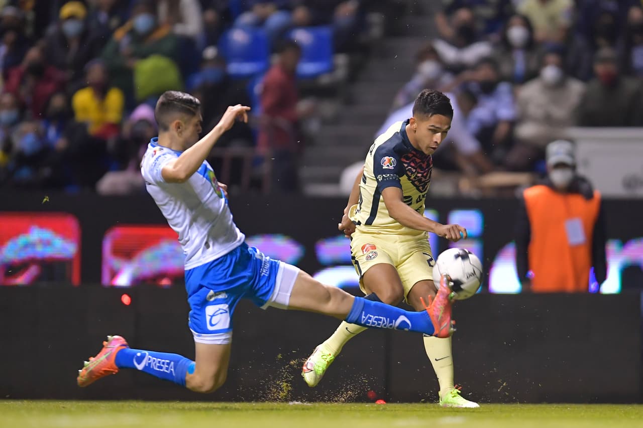En un partido lleno de emociones, América fue de lo sublime con un gol en el minuto 1 a lo ridículo con dos expulsiones en 4 minutos, pero Puebla perdonó, no supo abrir el cerrojo y todo terminó en empate para repartir puntos en el inicio del torneo.