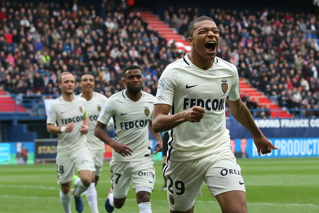 Claramente, también está el joven francés Kylian Mbappe, aunque no es un número que regularmente use un delantero o un extremo.