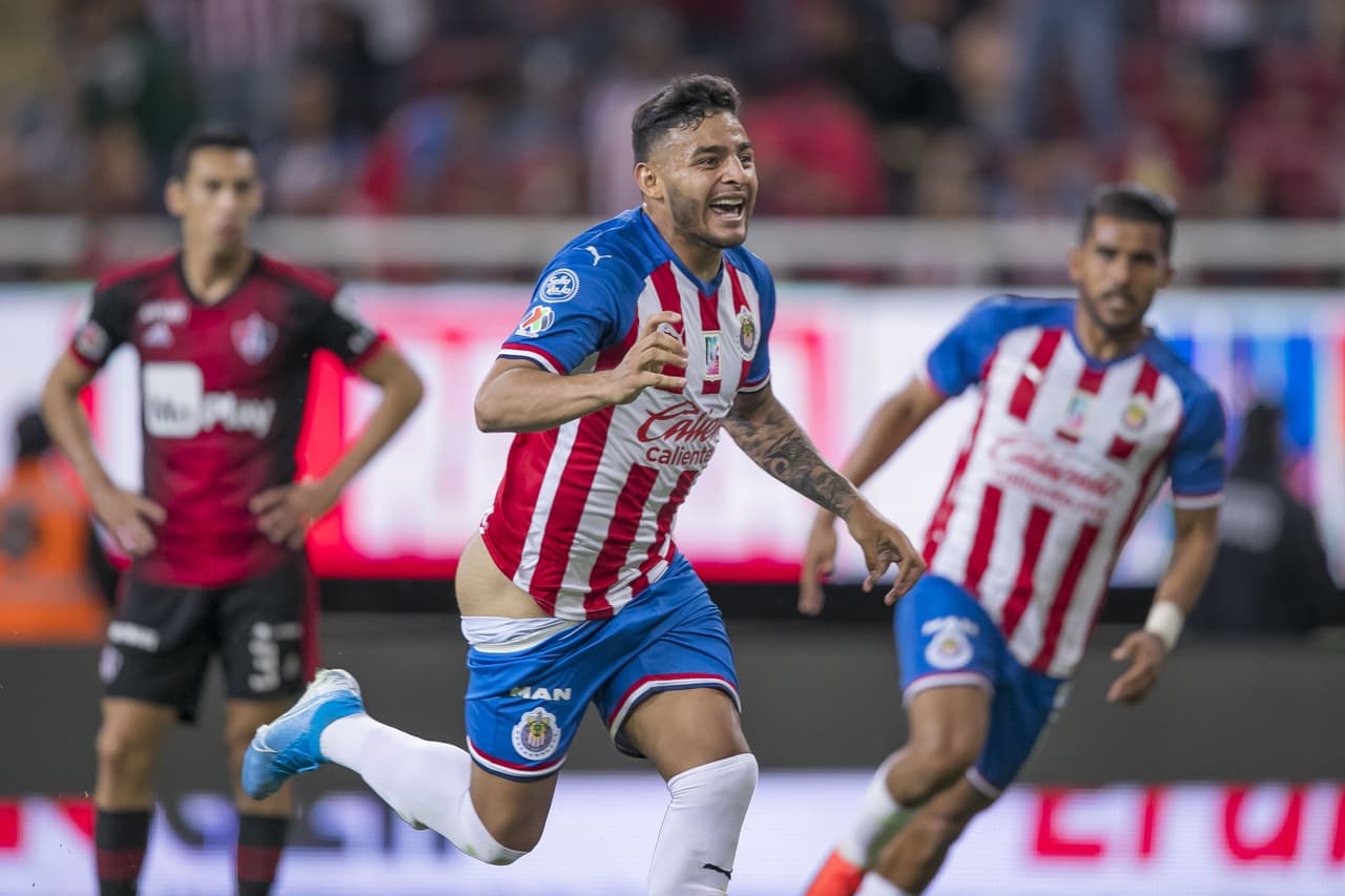 Alexis Vega lleva nueve goles en año y medio con Chivas.