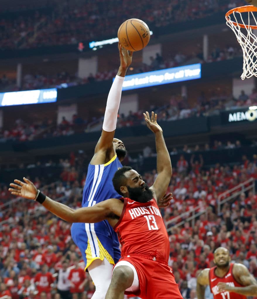 James Harden acabó acumulando 40 minutos de 48 posibles en este partido.