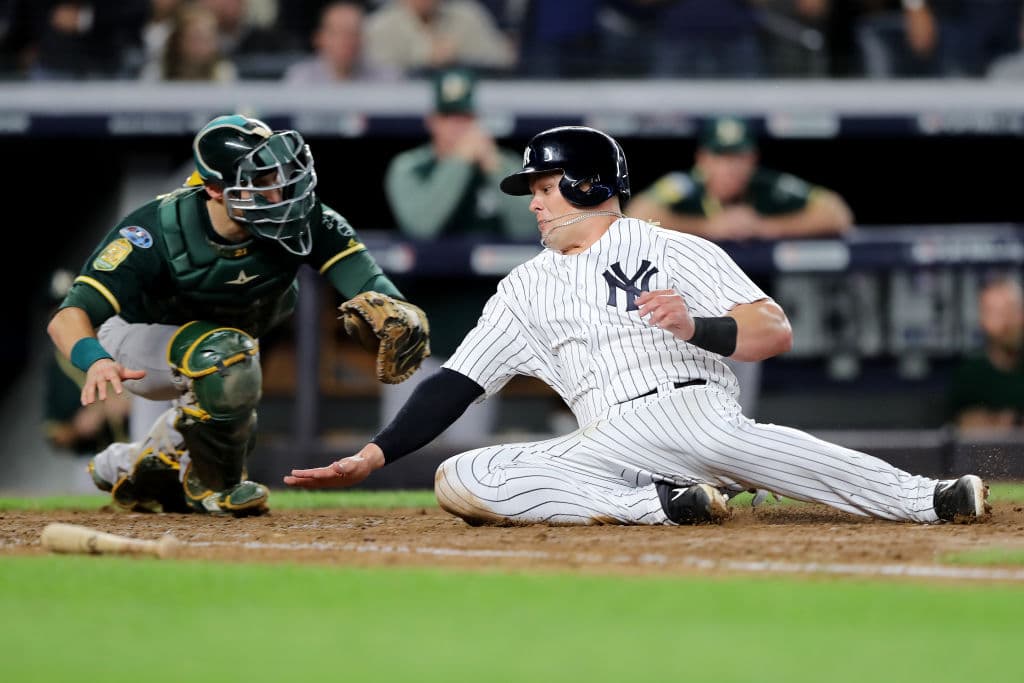 Con un elevado de sacrificio al jardín izquierdo en batazo de Didi Gregorius Voit anotaba barriéndose en home plate ante el inútil intento de tocarlo de Jonathan Lucroy. Ganaba New York 6-0.