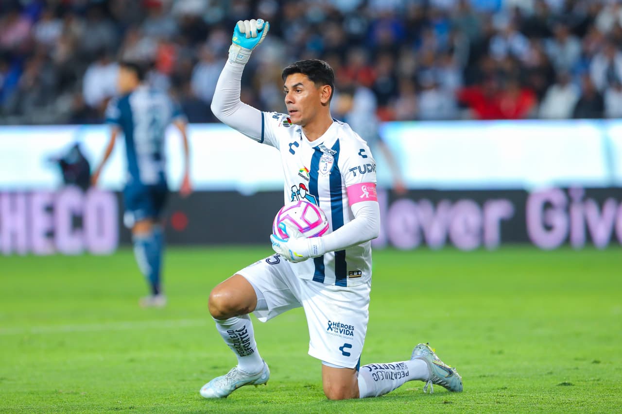 Óscar Ustari abre su corazón en el desfile de campeón de Pachuca
