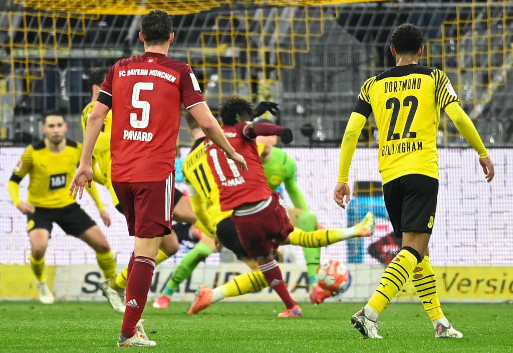 Con doblete de Robert Lewandowski, Bayern se impone 2-3 al Borussia Dortmund de Erling Braut Haaland.