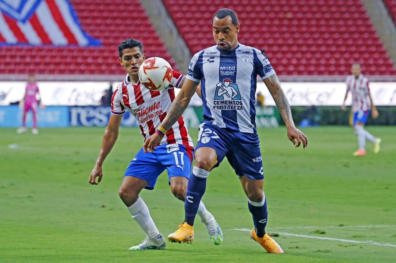 Pachuca buscaba hacer daño con disparos de media distancia.