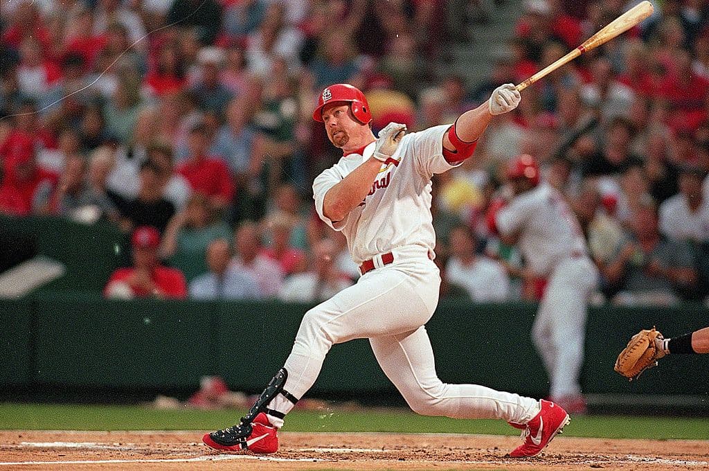 McGwire, también conocido como el Big Mac, en 1998 pasó a los St. Louis Cardinals y se enfrascó en una batalla con Sammy Sosa por el liderato de jonrones e impuso una marca de MLB en ese momento, al pegar 70 vuelacercas. Gano otra Serie Mundial en 2011 con los pájaros rojos.