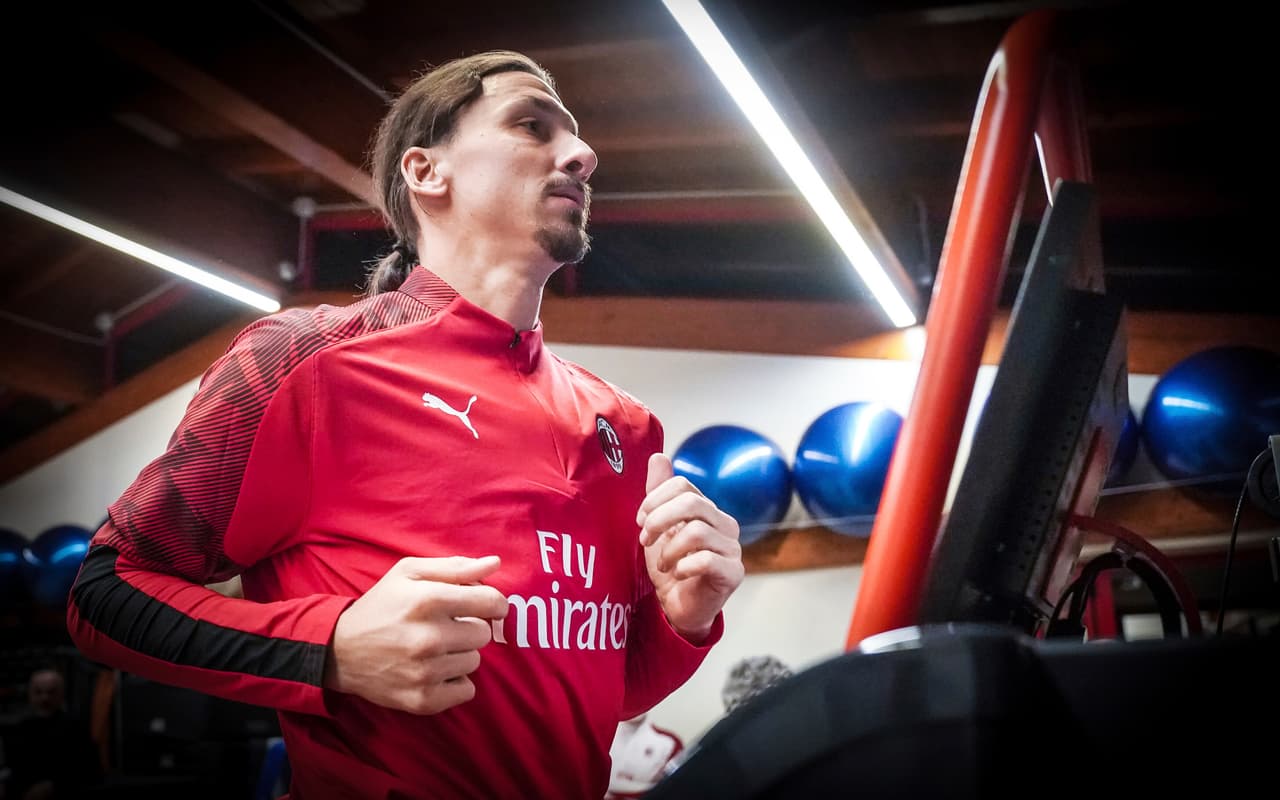 Zlatan Ibrahimovic regresa a Italia y vivirá cuarentena en Milán