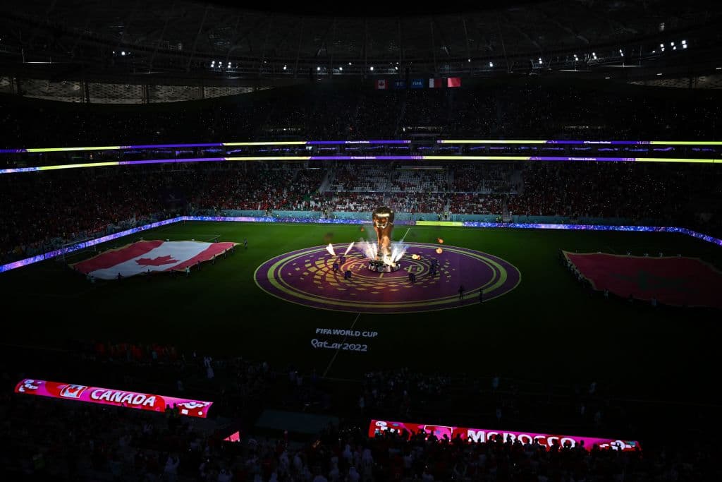 Marruecos y Croacia lograron ese jueves sus boletos a los Octavos de Final del Mundial Qatar 2022, luego de disputar su tercer y último choque del grupo F de la Copa Mundo de la FIFA. En el Estadio Al Thumama, el conjunto marroquí se confirmó como una de las grandes revelaciones de la cita mundialista tras supera por 2-1 a Canadá, con lo cual quedó líder de su grupo y de manera invicta. De otro lado, en el Estadio Ahmed bin Ali, Croacia y Bélgica protagonizaron un duelo intenso entre las selecciones que terminaron como segunda y tercera en el pasado Mundial de Rusia 2018.