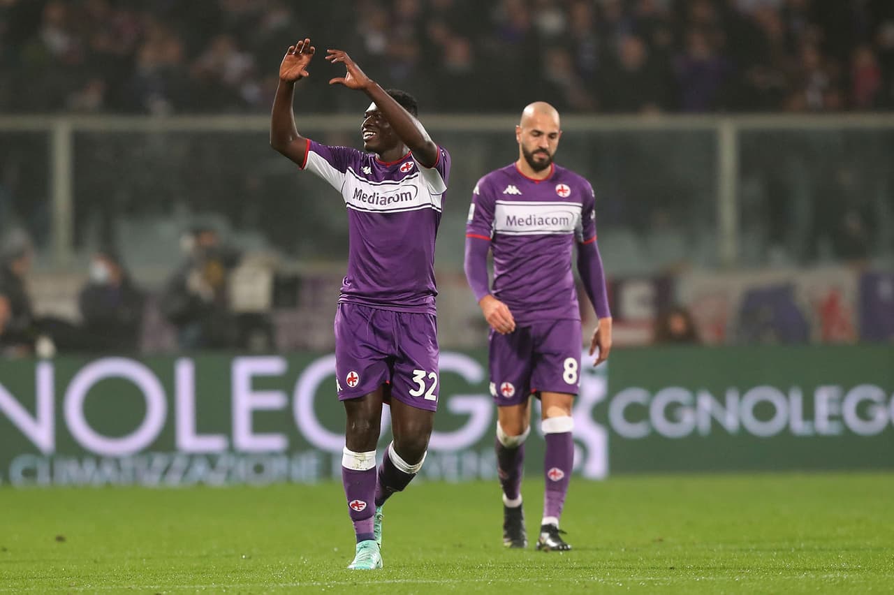 En un partidazo la Fiorentina se impuso al Milan que desperdició la oportunidad de irse al liderato de la Serie A.