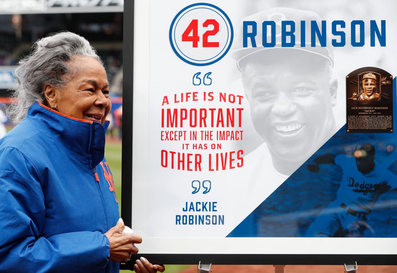El legado que dejó Robinson es festejado por la MLB, que desde 1997 retiró el número 42 de todos los equipos como reconocimiento.