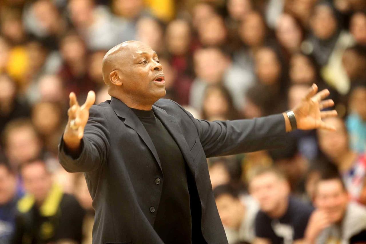 La única condición que puso Carter era tener el control total del programa de basquetbol. Cuando tomó al equipo, su récord era de cuatro victorias y 20 derrotas.