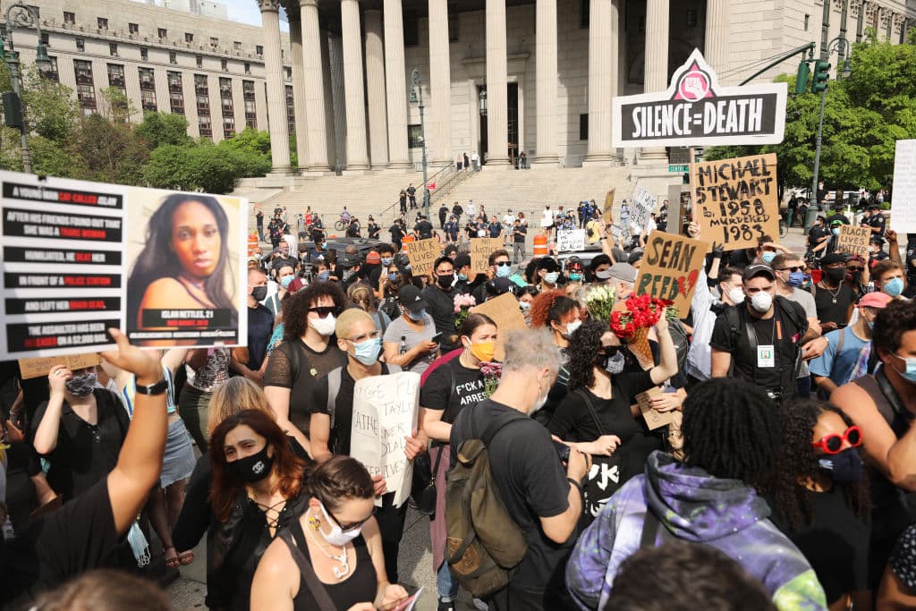 Minnesota esta en en huelga luego de que la policía de Minneapolis asesinara a George Floyd, lo que muchos no saben es que George fue un reconocido tight end en el equipo de su escuela en Jack Yates High School.