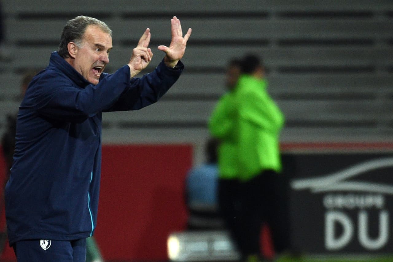 A pesar de que lo han buscado en repetidas ocasiones, siempre se han topado con la negativa del rosarino, quien actualmente está peleando en tribunales su finiquito con el Lille francés.