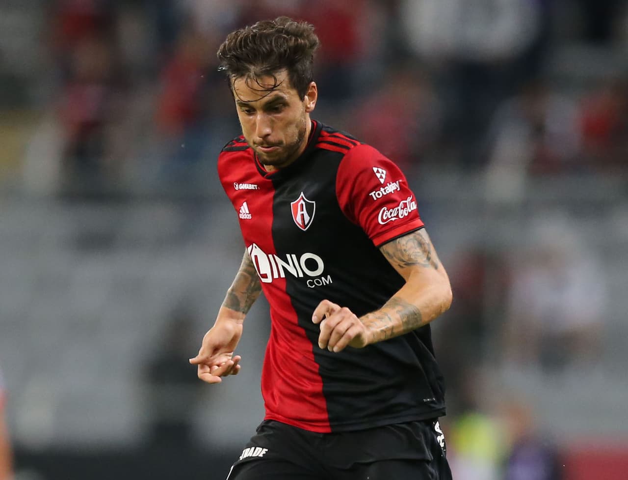 3. Ricardo Álvarez (Atlas) - su valor en el mercado es de 2.1 millones de dólares, bajó 5.4 millones (72.3%)