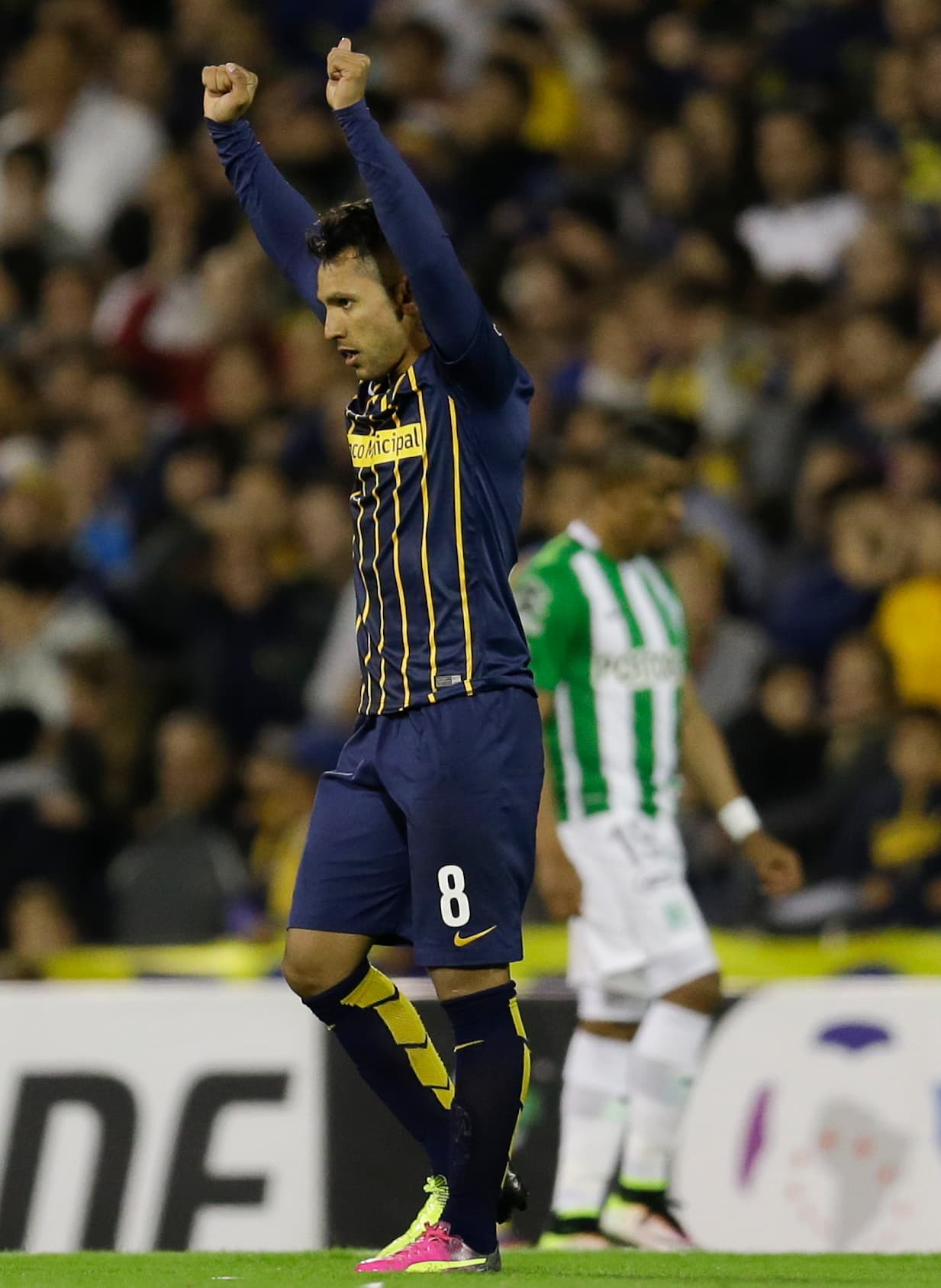 El argentino Walter Montoya la rompió con Rosario Central en la última Copa Libertadores y por eso saltó al Sevilla. Aunque no ha jugado mucho con el equipo andaluz, sí es un joven al que se le debe seguir de cerca.