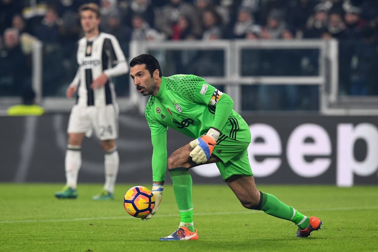 Buffon es además el gran líder de la Juventus, equipo con el que completa 15 años.