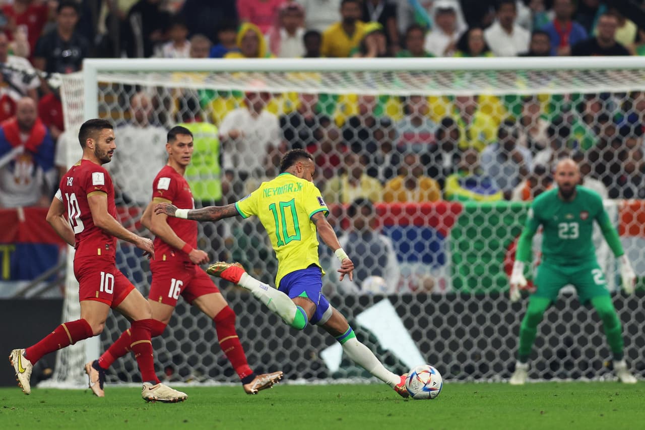 Brasil venció dos goles por cero a Serbia en su debut en La Copa del Mundo Qatar 2022 con la oportunidad de haber visto el mejor gol del Mundial de parte de Richarlison, en el mismo encuentro donde Neymar se fue lastimado y queda esperar saber si está lastimado o su salida fue sólo precaución.