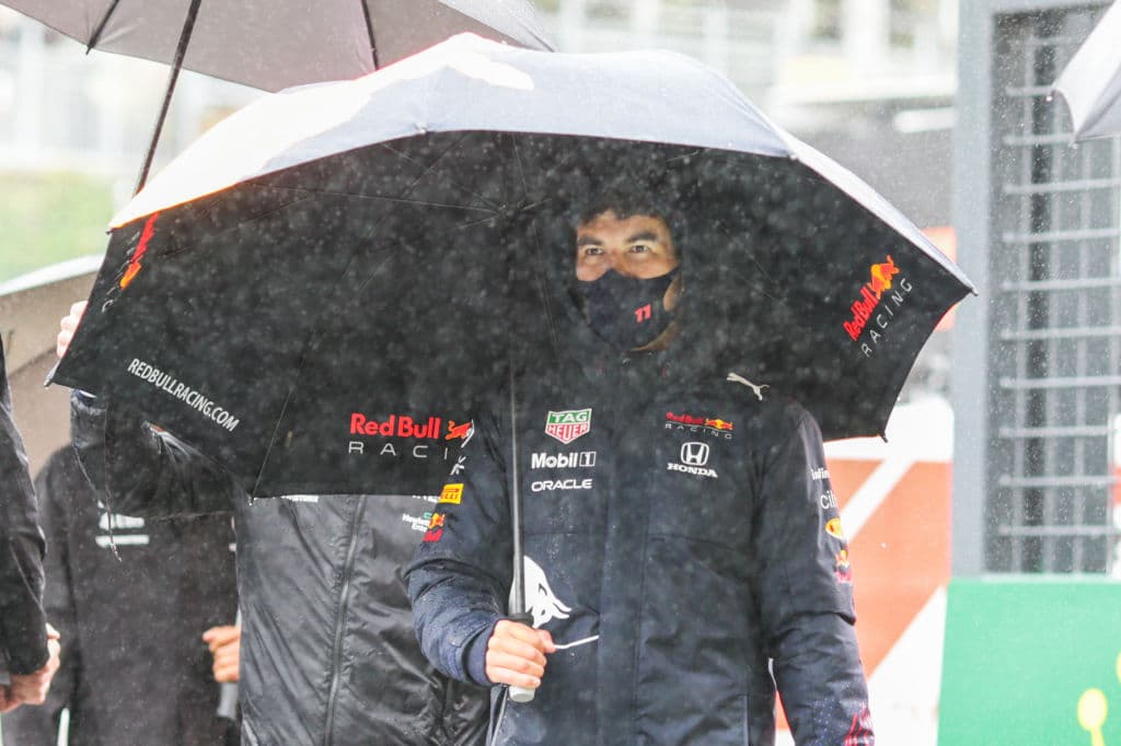 Tras hora y media de retraso por cuestiones climáticas, el Gran Premio de Bélgica se registra como el más corto en la historia, pues tras tres vueltas del circuito y con safety car, se decidió dar por terminada la carrera y sólo se les dará la mitad de puntos a los pilotos. Max Verstappen fue el ganador del circuito, pues fue el primero en partir tras lograr la pole position.