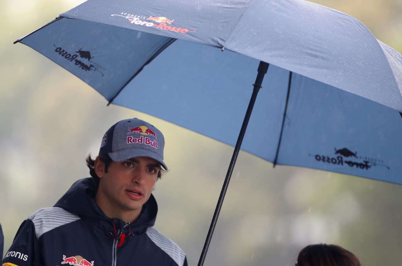 El español habló sobre los nuevos neumáticos mucho más anchos y menos sensibles a la temperatura, y confirmó que es probable que no permitan que haya tantos adelantamientos. "Es más difícil adelantar que el año pasado pero es el precio a pagar por tener estos coches más rápidos y los neumáticos que te permiten empujar un poco más. Por lo menos, a mí me permite disfrutar un poco más de la carrera", afirmó.