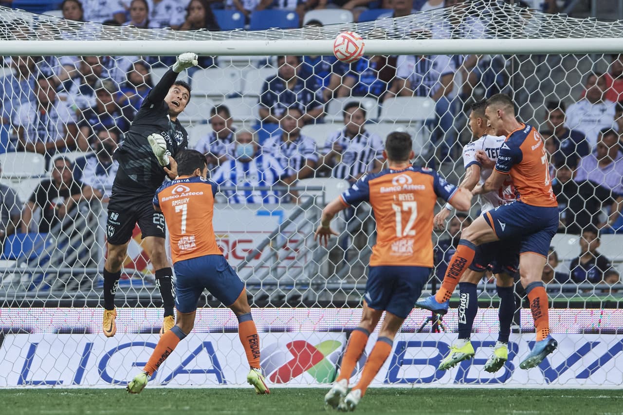 Rayados sigue en su buena racha y ahora venció a un Puebla que fue aguerrido pero que no tuvo reacción y de esa forma el equipo de Vucetich se mantiene en la cima del Apertura 2022 gracias al gol de Stefan Medina.