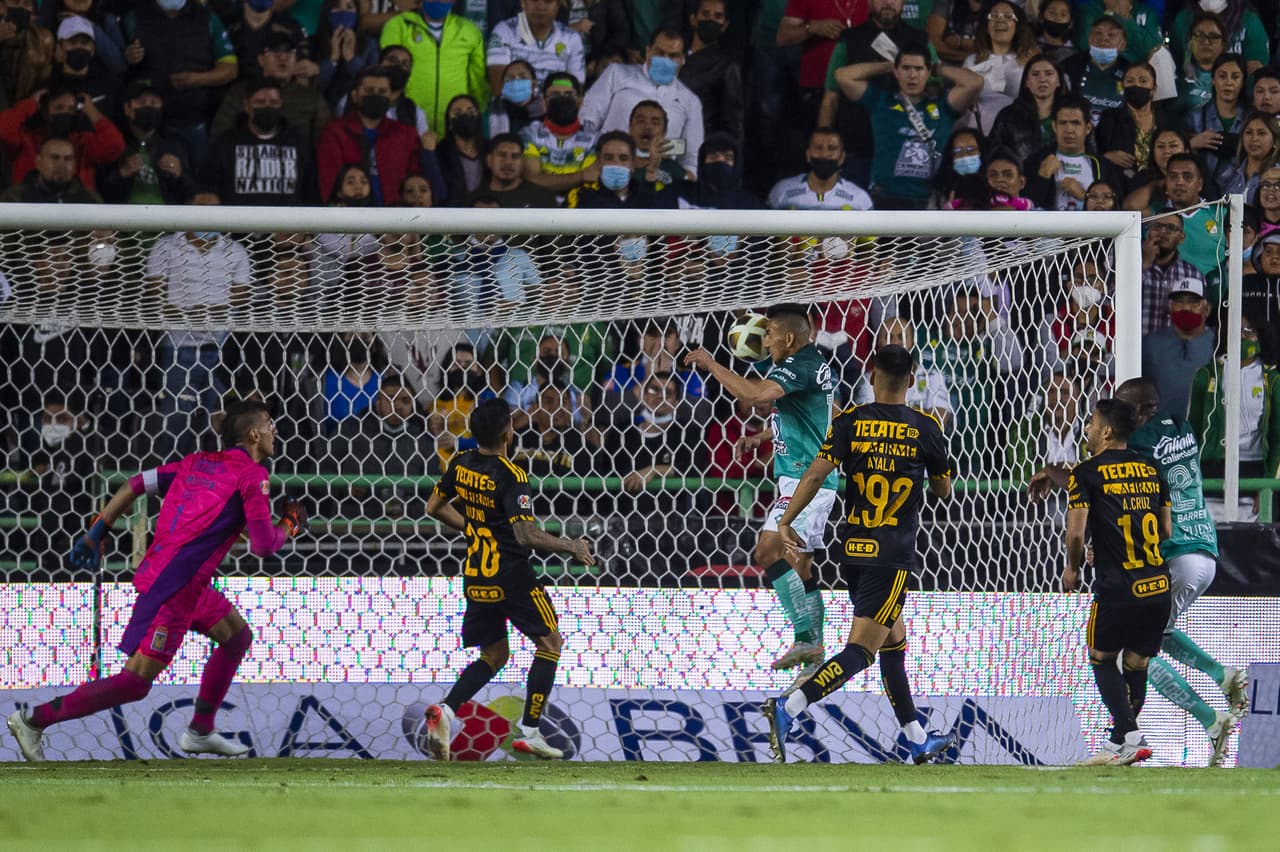 Colombatto: "Existe el VAR y el arbitraje no debe ser factor"