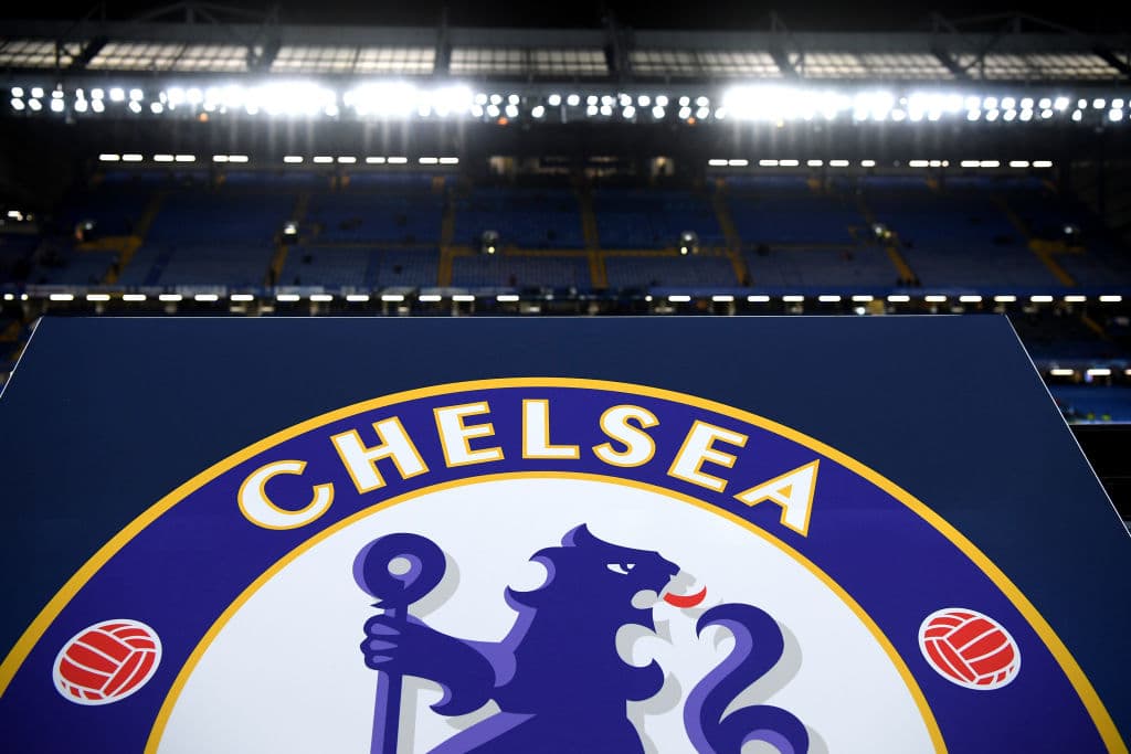 Inicia el partido y Bayern empieza con buena posición del balón. Chelsea está en una formación 3-4–1-2, con Barkley a la izquierda de Giroud y Mount por la derecha.